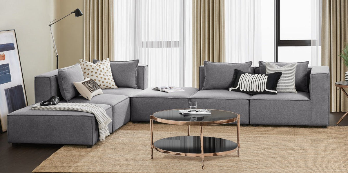 Grote woonkamer creatief gecombineerd